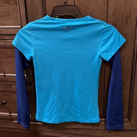 Under Armour heat gear shirt​​, girl, EUC - Picture 3 of 4